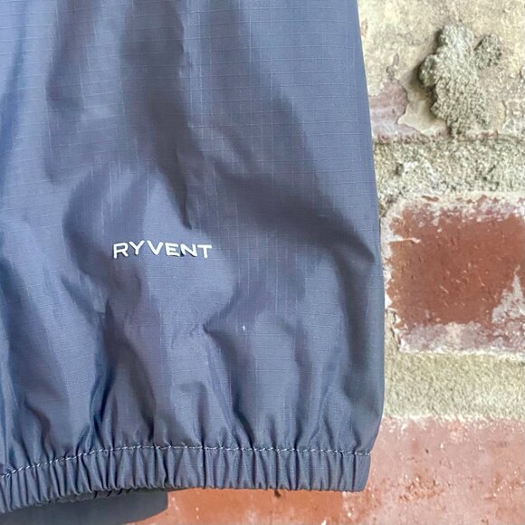 The North Face Boys Rain Jacket/Windbreaker with Hood, Gray, Size XL-18/20. - Picture 7 of 12